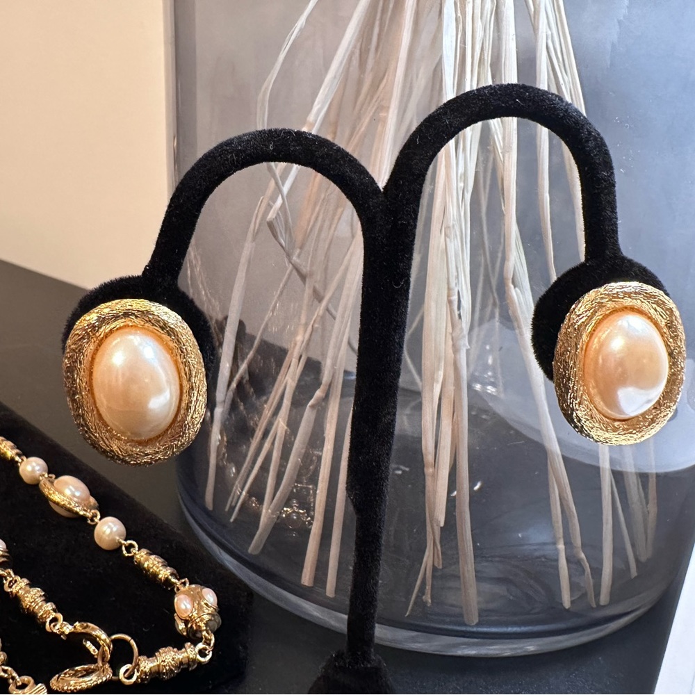EA27 Vintage St. John faux mabé pearl ear clips